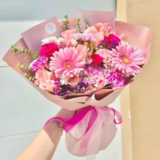 Ramo de 10 rosas, 2 gerberas y flores mixtas